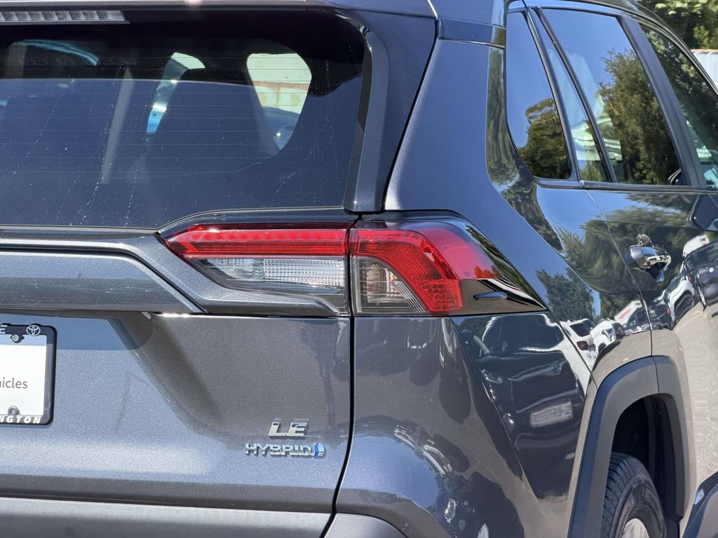 Used 2022 Toyota RAV4 LE AWD/4WD image 11