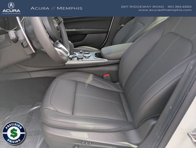 Used 2025 Alfa Romeo Giulia AWD image 22
