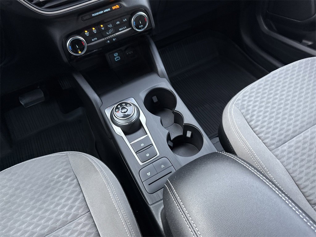 Used 2022 Ford Escape SE w/ SE Sport Appearance Package image 17