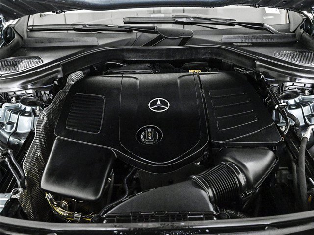 Used 2025 Mercedes-Benz GLC 300 4MATIC image 25
