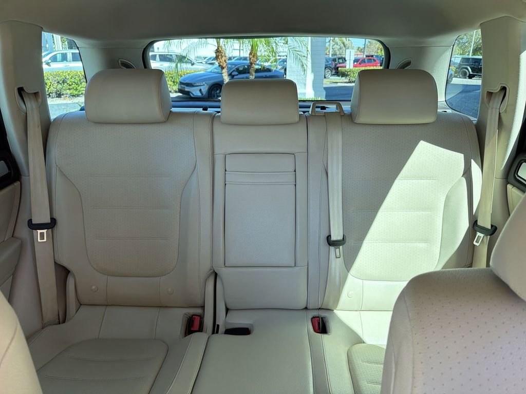 Used 2013 Volkswagen Touareg Sport image 14