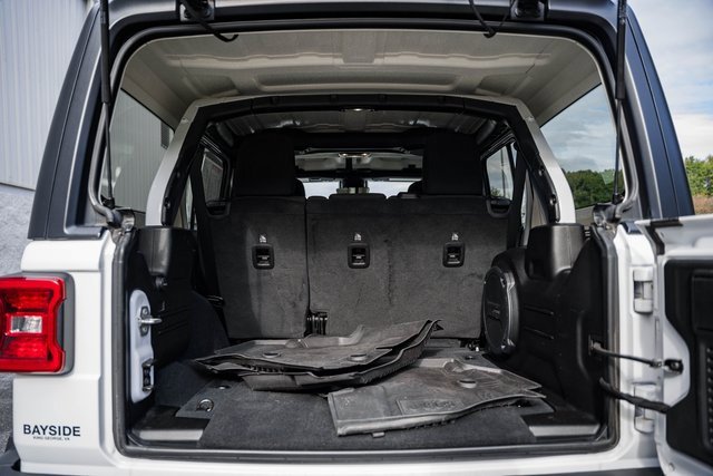 Used 2022 Jeep Wrangler Unlimited Sahara w/ Dual Top Group image 8