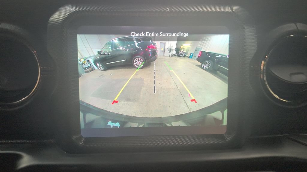 Used 2023 Jeep Wrangler Unlimited Sahara AWD/4WD image 13