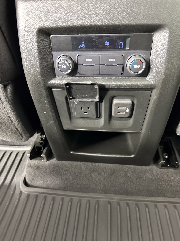 Used 2023 Chevrolet Traverse RS AWD/4WD image 18