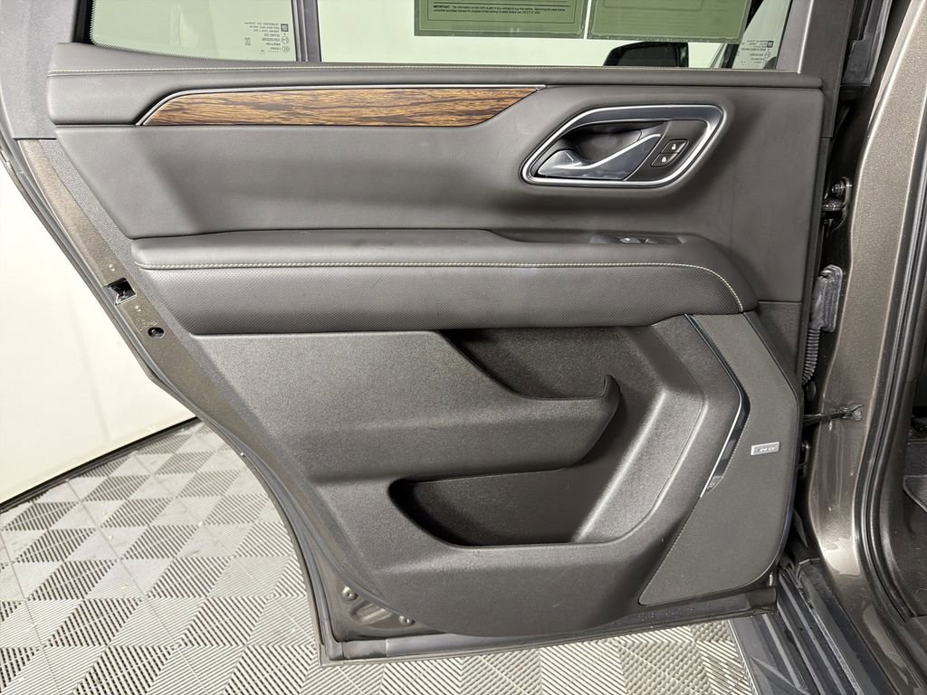 Used 2021 Chevrolet Tahoe Premier w/ Premium Package image 21