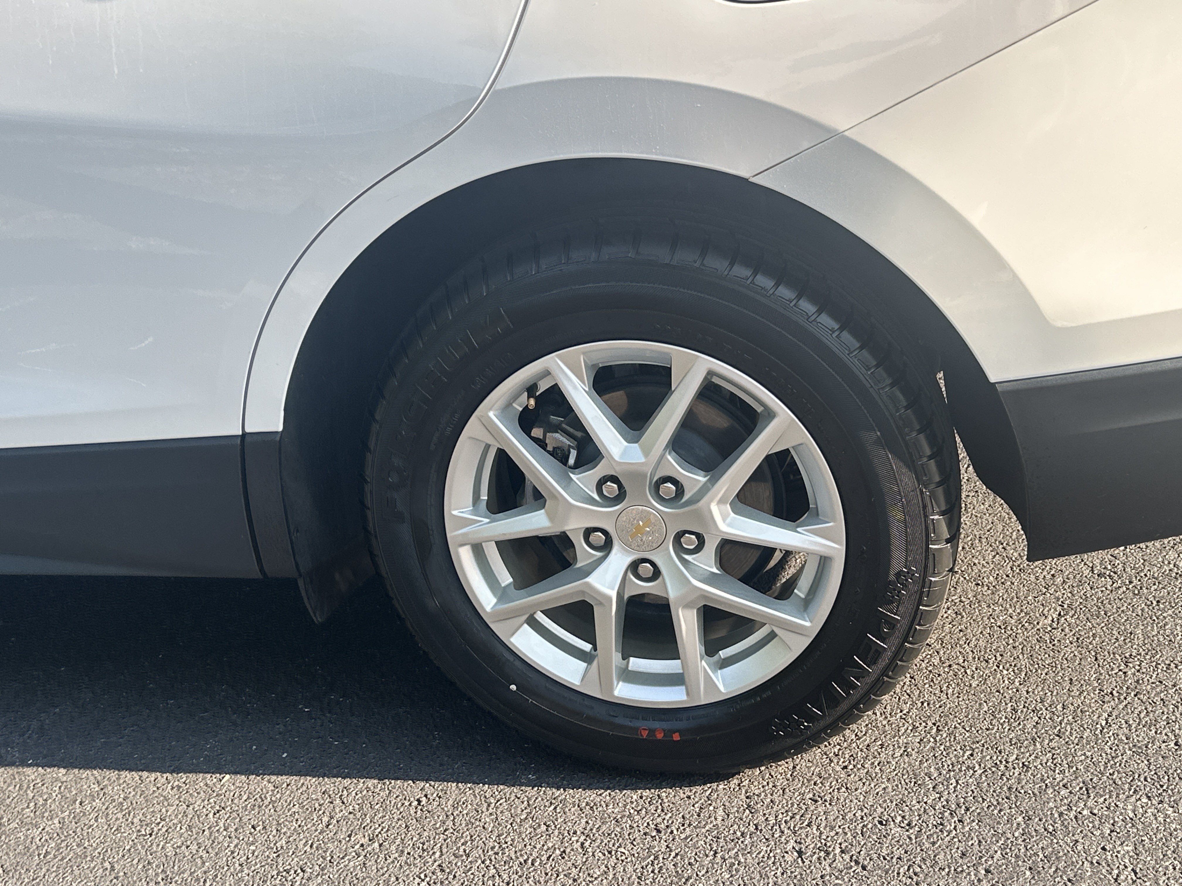 Used 2023 Chevrolet Equinox LT FWD image 18