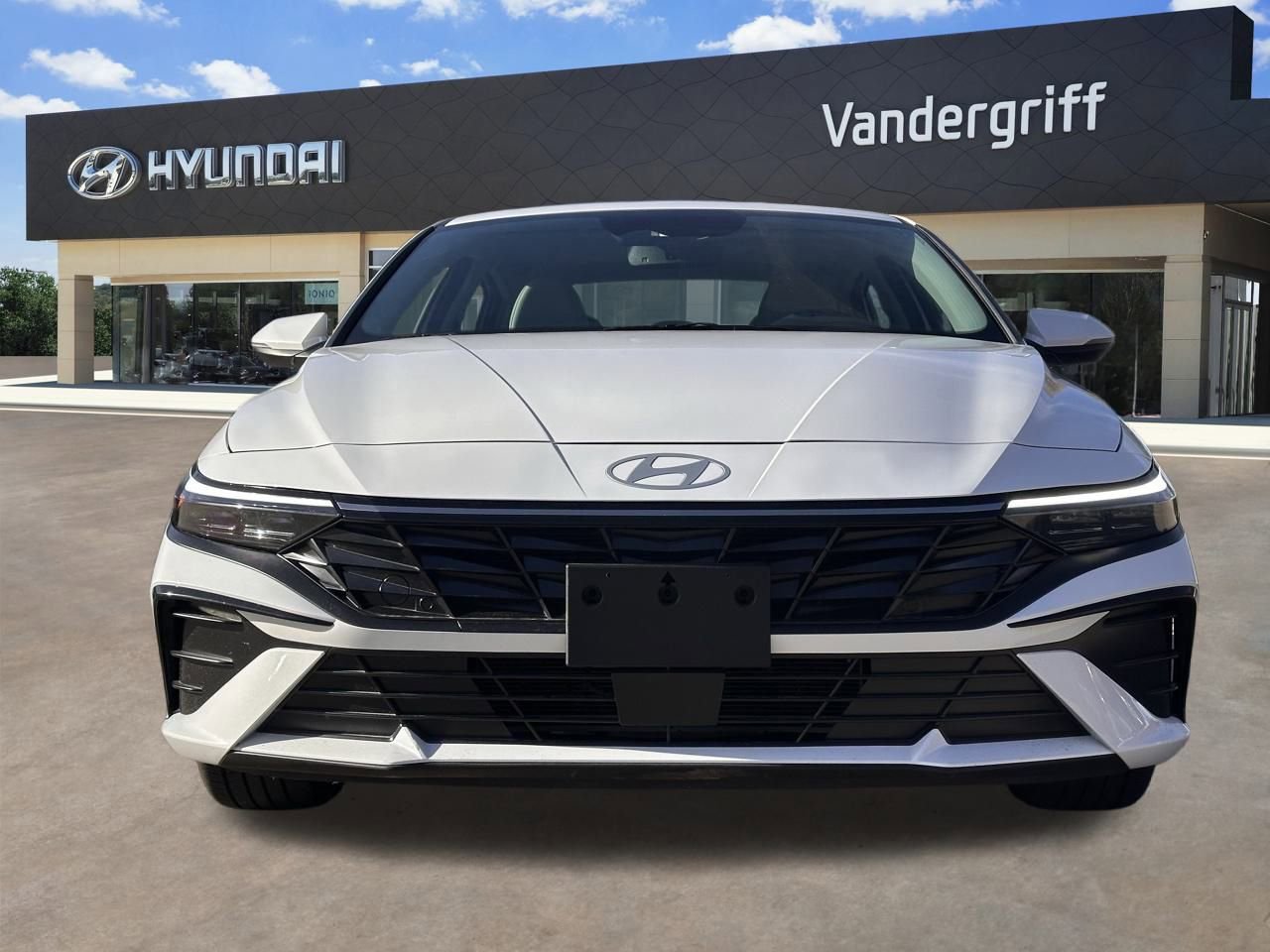 Certified 2025 Hyundai Elantra Limited image 3