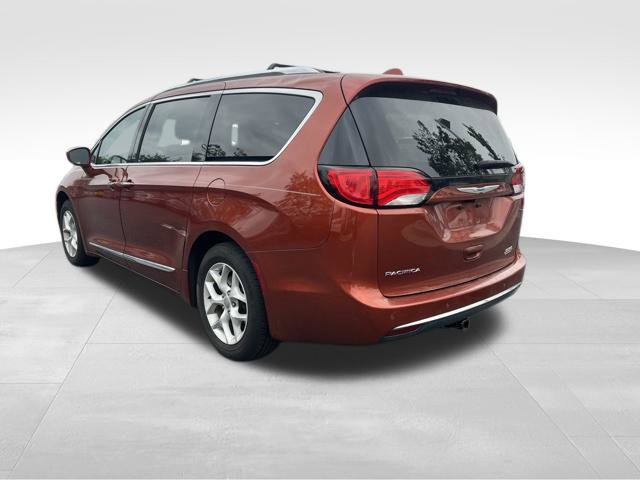 Used 2018 Chrysler Pacifica Touring-L w/ Tire & Wheel Group FWD image 5