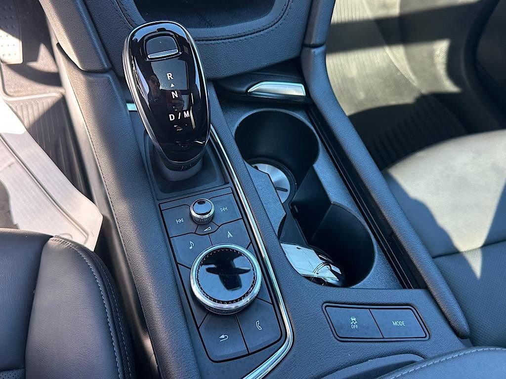 Used 2025 Cadillac XT6 Premium Luxury image 23