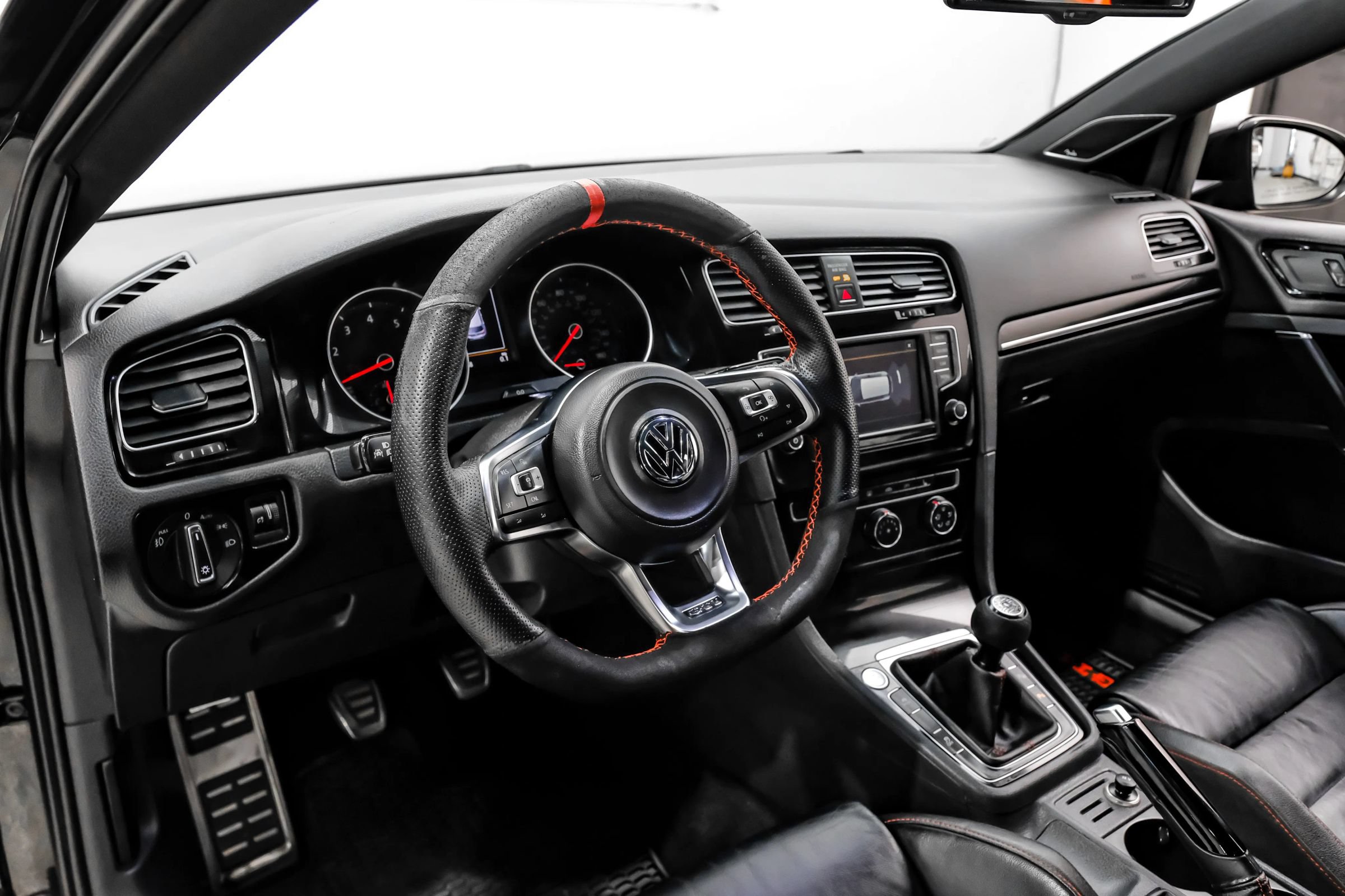Used 2016 Volkswagen GTI SE FWD image 22