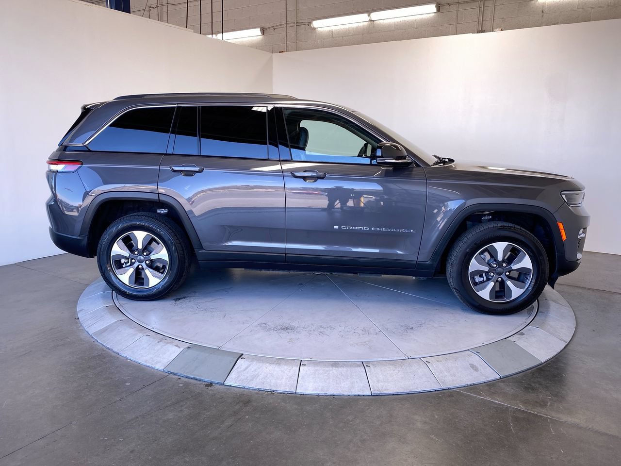 Used 2022 Jeep Grand Cherokee Limited 4xe AWD/4WD image 6
