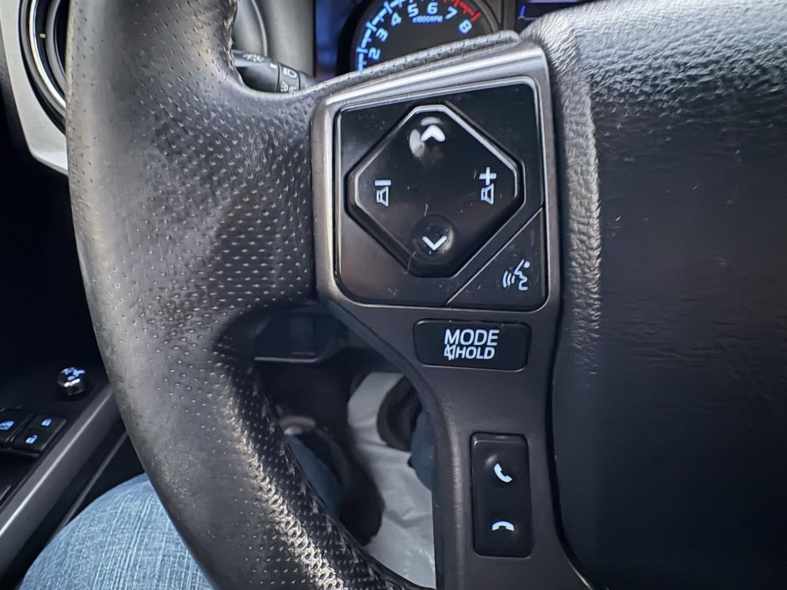 Used 2016 Toyota Tacoma TRD Sport image 30