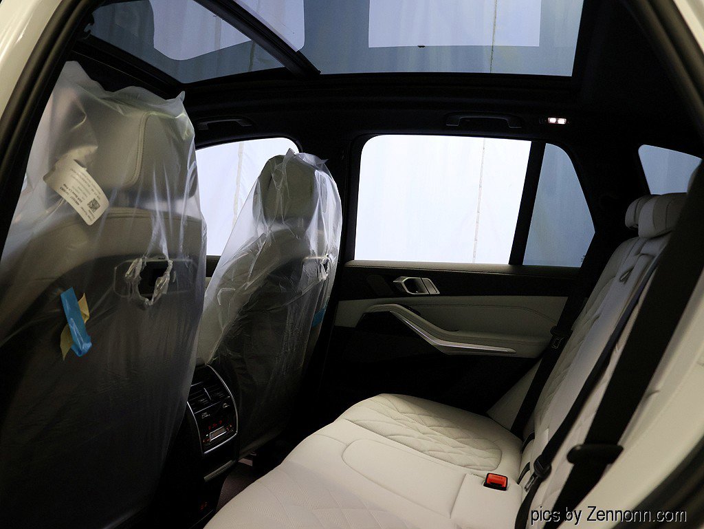 New 2026 BMW X5 xDrive40i w/ M Sport Package AWD/4WD image 13