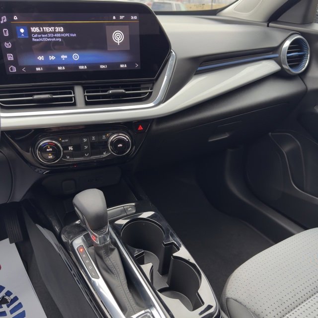 Used 2025 Chevrolet Trax LT w/ LT Convenience Package image 21