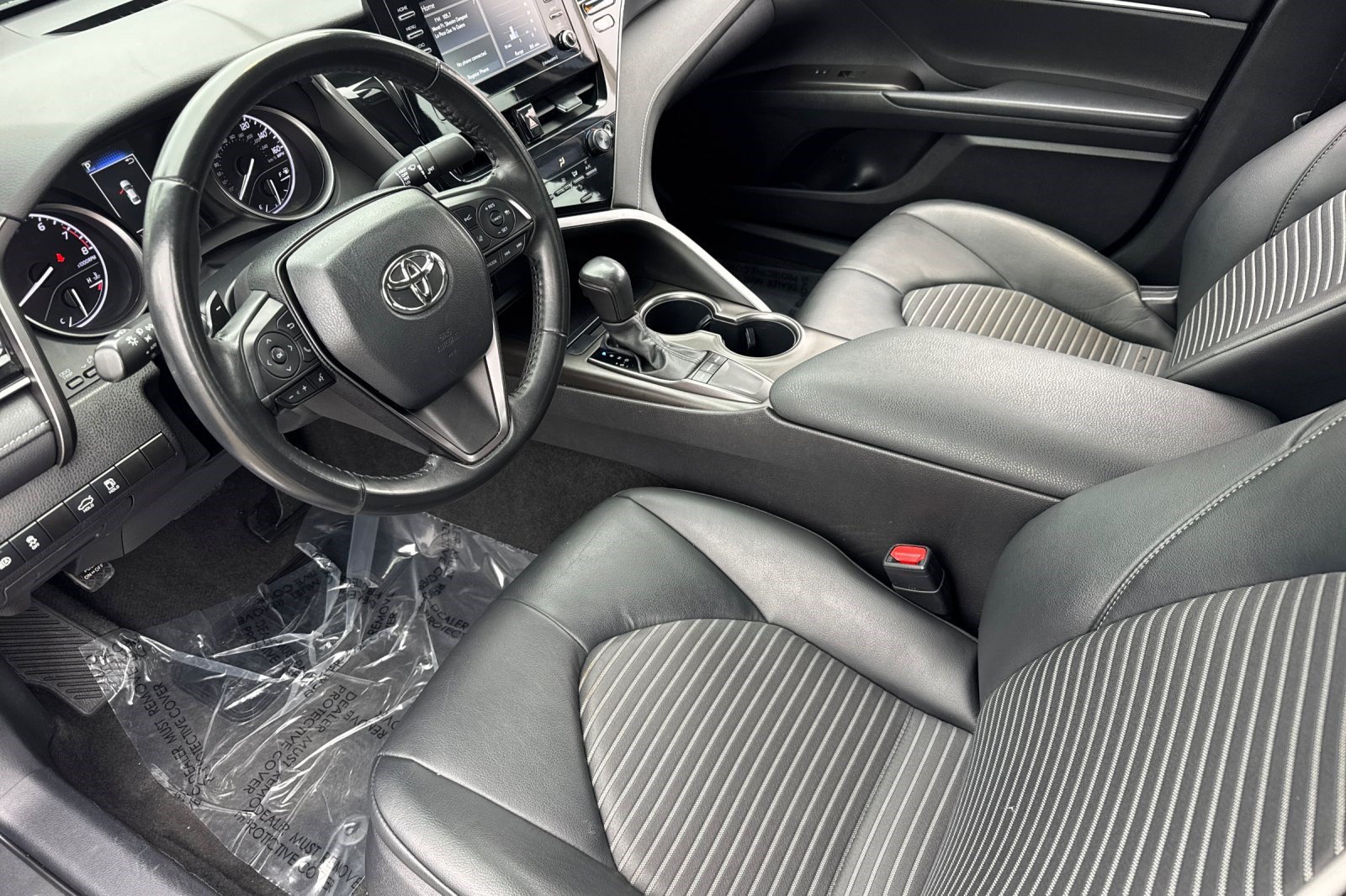 Used 2024 Toyota Camry SE FWD image 4