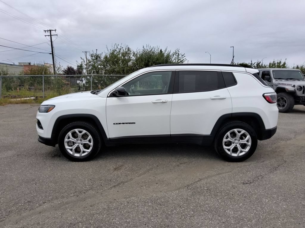 Used 2024 Jeep Compass Latitude AWD/4WD image 5
