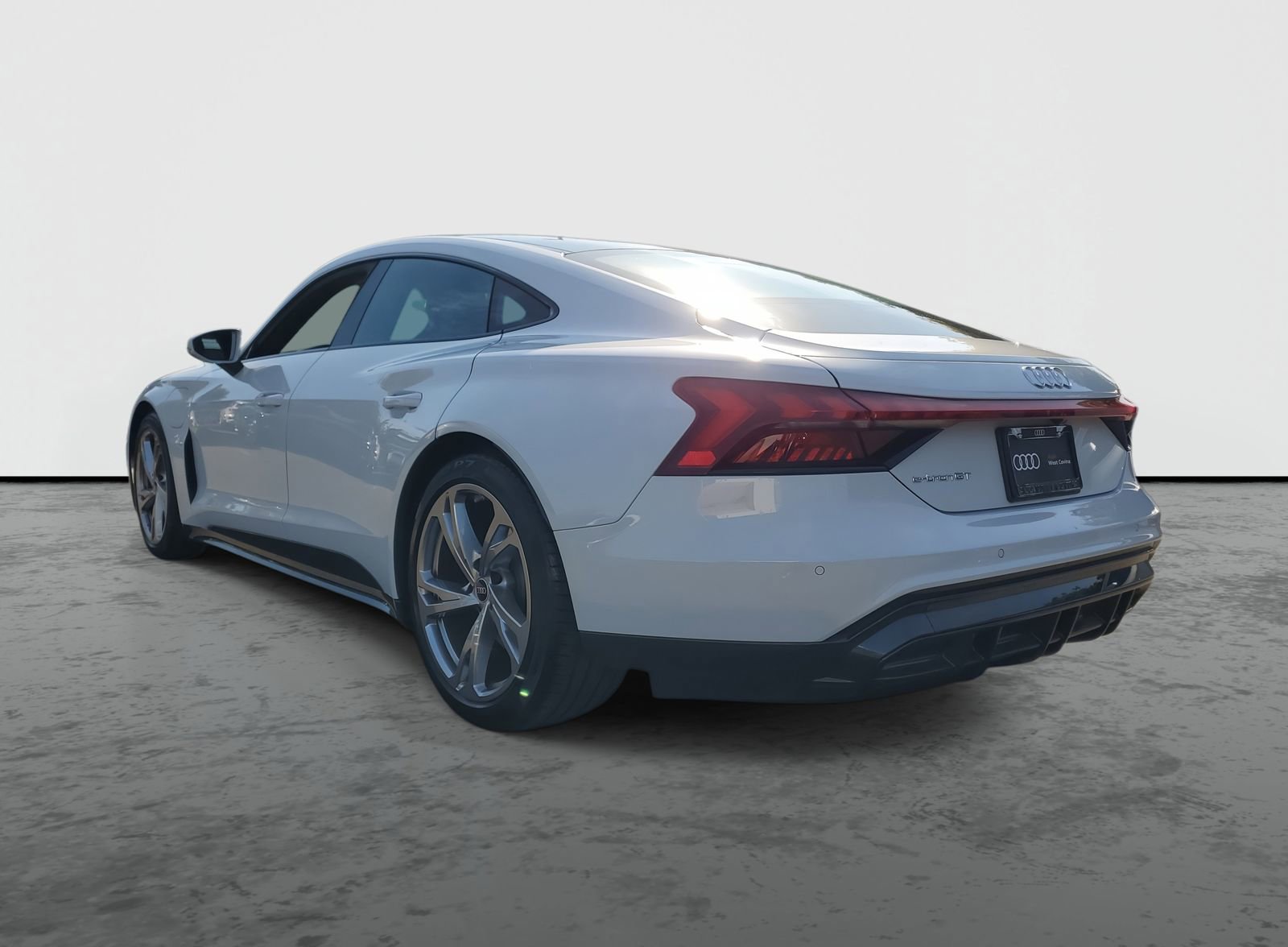 Used 2024 Audi e-tron GT Premium Plus image 3