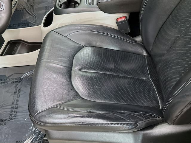 Used 2022 Chrysler Pacifica Touring-L image 18
