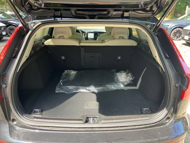 New 2026 Volvo V60 B5 Cross Country Plus w/ Climate Package AWD/4WD image 18