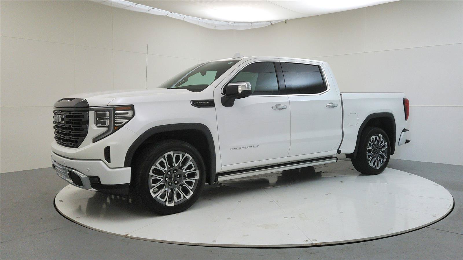 Used 2023 GMC Sierra 1500 Denali Ultimate AWD/4WD image 3