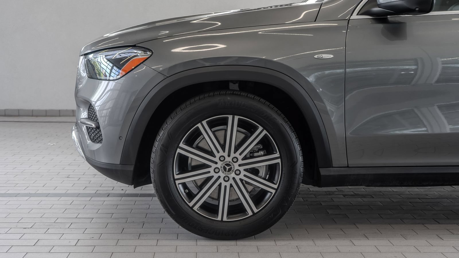 Used 2025 Mercedes-Benz GLE 450e 4MATIC image 4