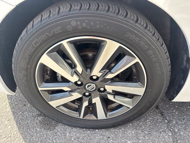 Used 2021 Nissan Versa SV FWD image 17