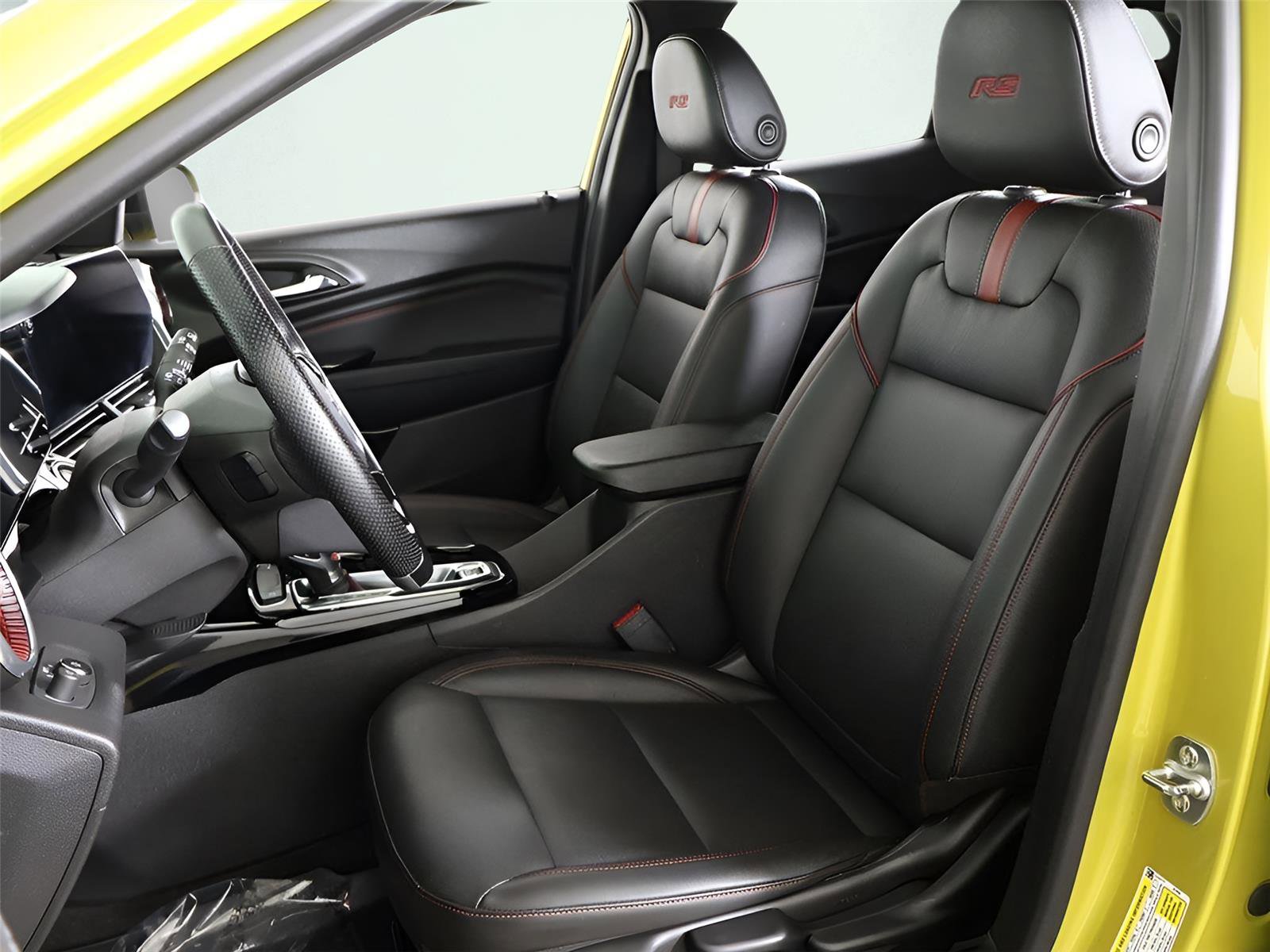 Used 2024 Chevrolet Trax RS image 28