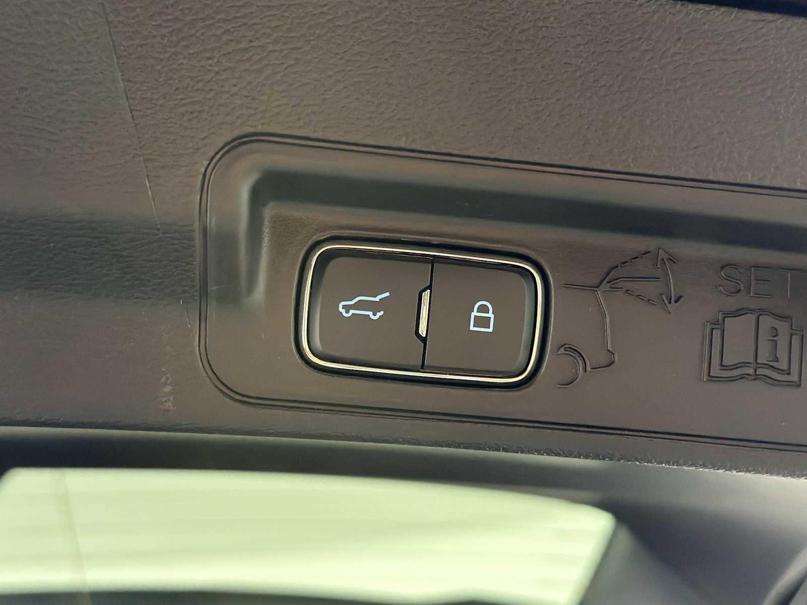 Used 2025 Ford Explorer Platinum image 18