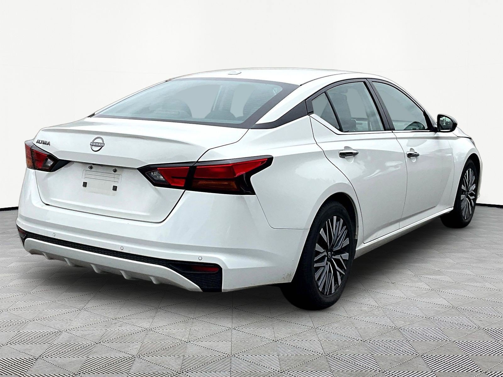 Used 2025 Nissan Altima 2.5 SV FWD image 6