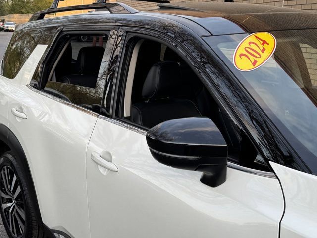 Used 2024 Nissan Pathfinder Platinum AWD/4WD image 6