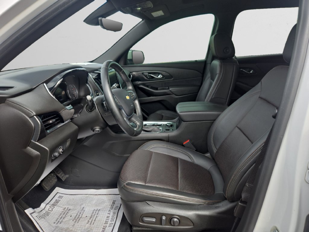 Used 2023 Chevrolet Traverse High Country w/ LPO, Floor Liner Package AWD/4WD image 9