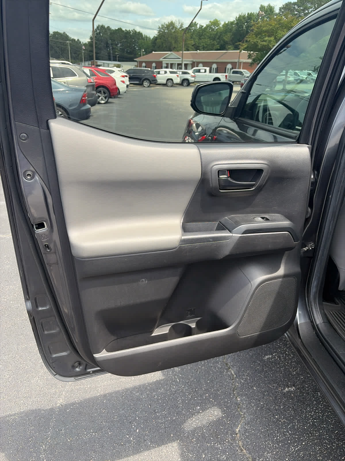 Used 2023 Toyota Tacoma SR AWD/4WD image 17