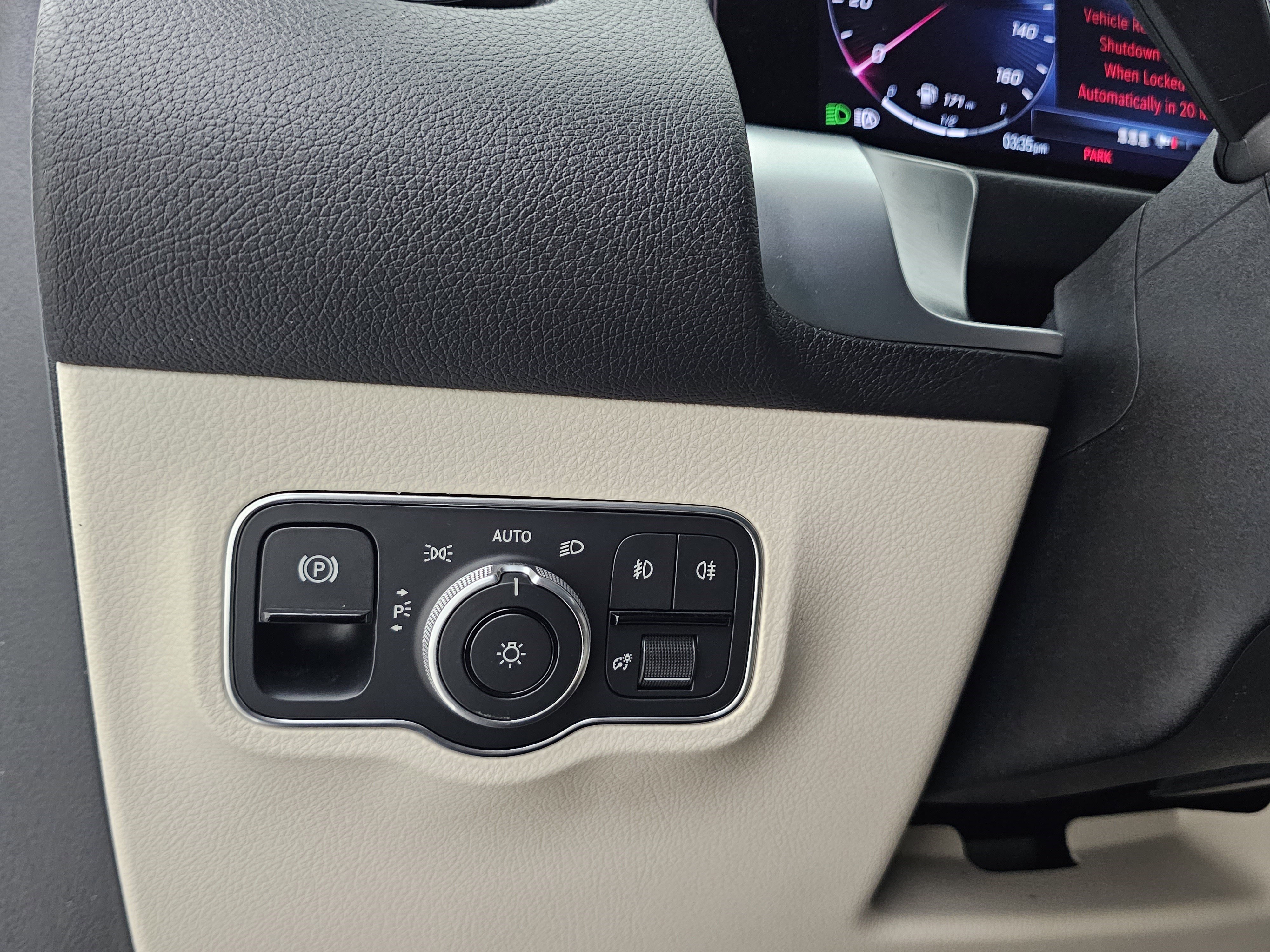 Used 2025 Mercedes-Benz GLB 250 image 8