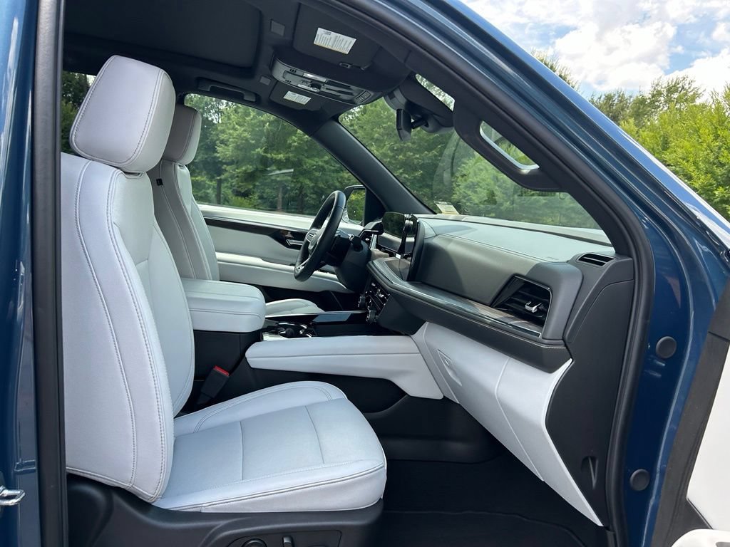 Used 2025 Chevrolet Suburban Premier w/ Sun And Tow Package RWD image 58