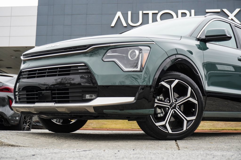 Used 2023 Kia Niro EX Touring image 2