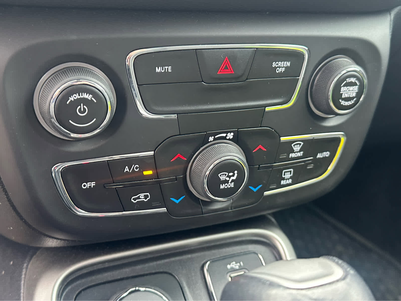 Used 2019 Jeep Compass Latitude w/ Cold Weather Group image 18