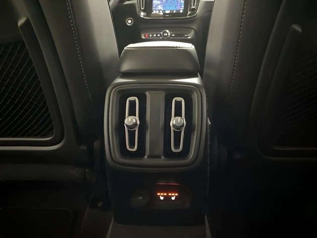 Used 2025 Volvo XC40 B5 Plus image 68
