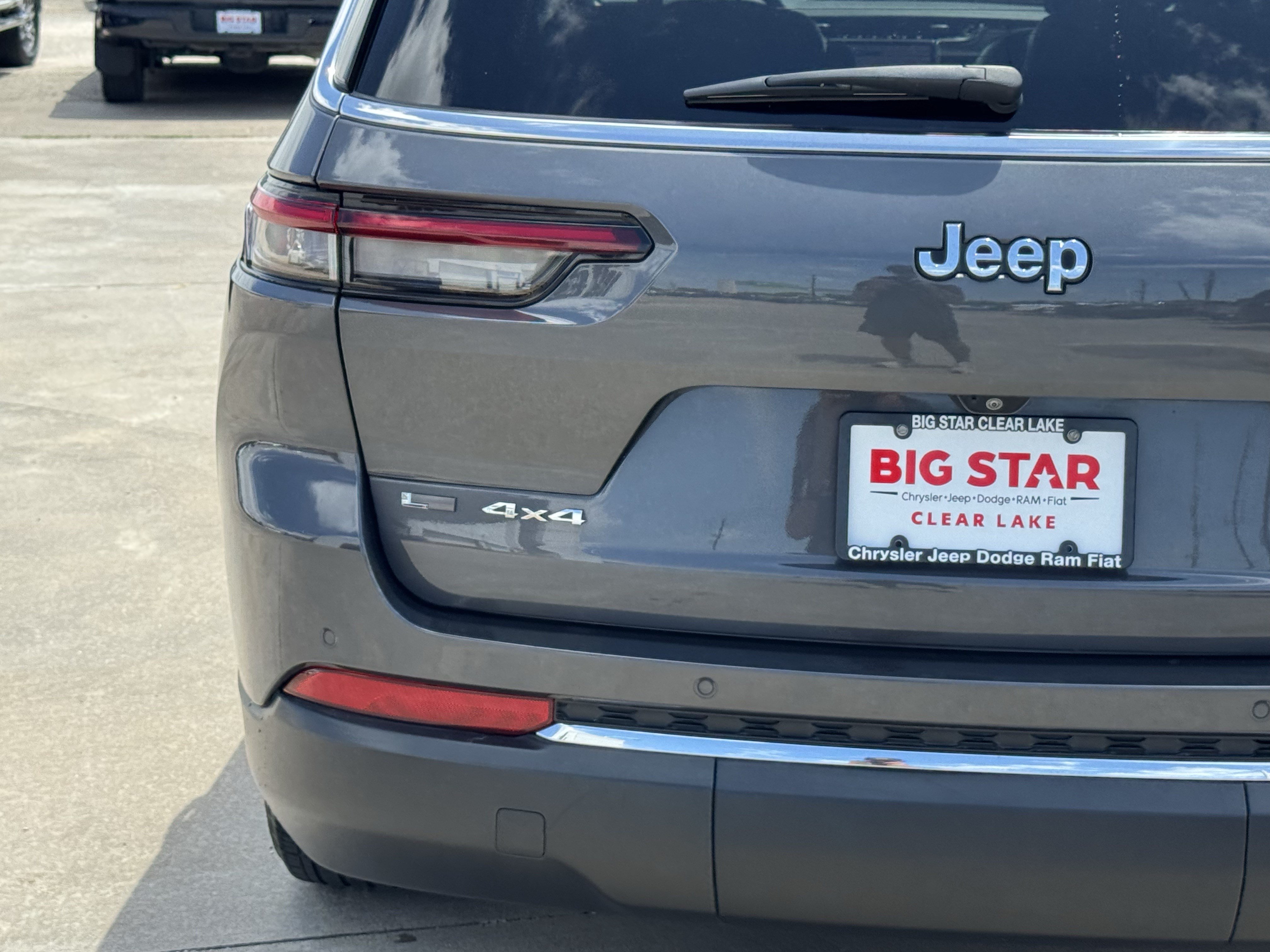 Used 2023 Jeep Grand Cherokee L Limited w/ Luxury Tech Group II AWD/4WD image 11
