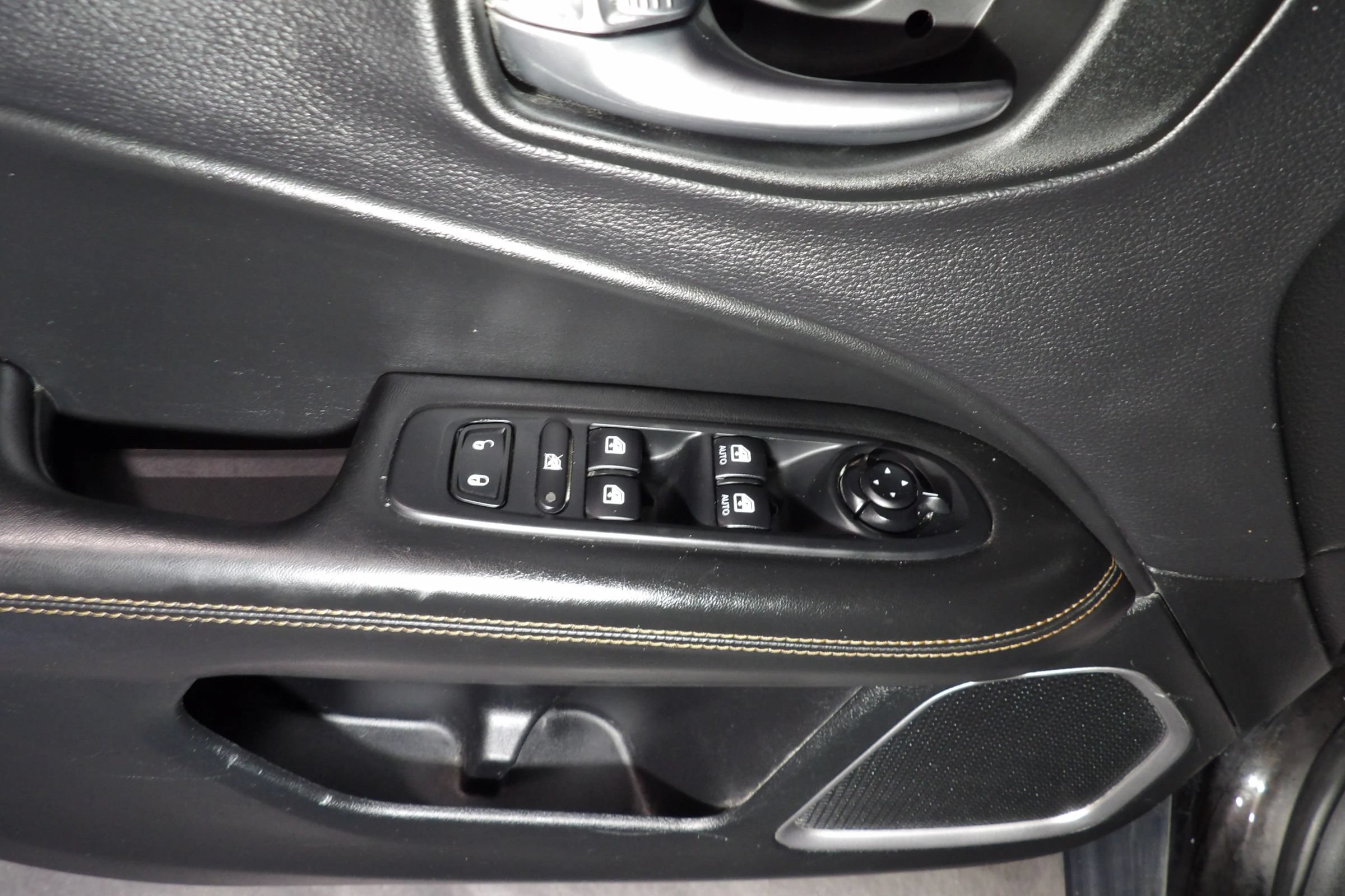 Used 2019 Jeep Compass Limited AWD/4WD image 9