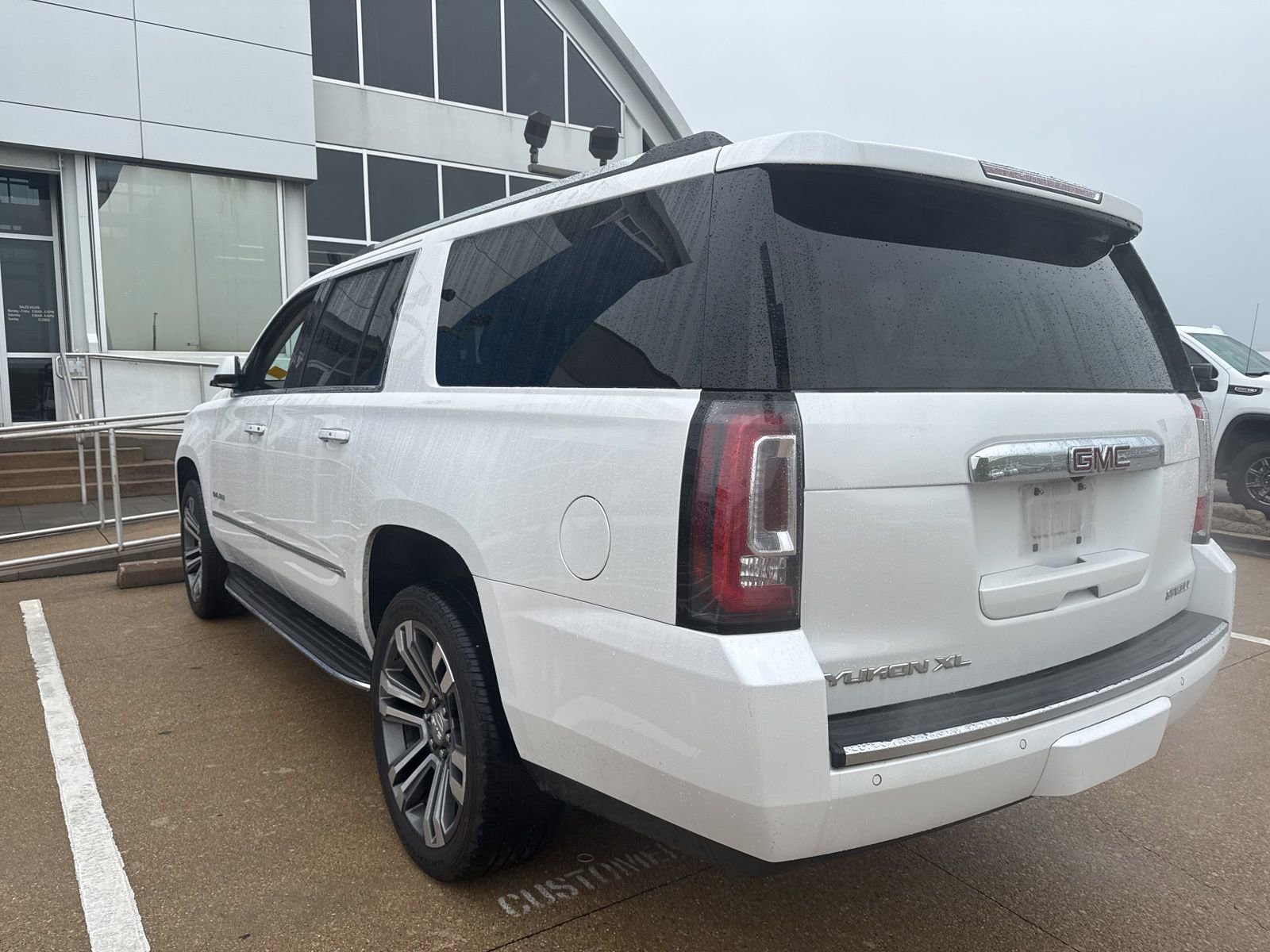 Used 2019 GMC Yukon XL Denali w/ Open Road Package RWD image 7