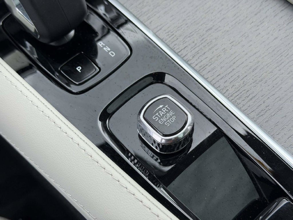 Used 2024 Volvo XC90 B6 Plus AWD/4WD image 8