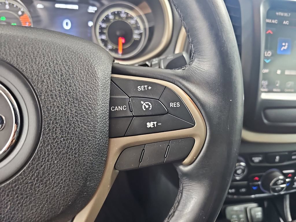 Used 2016 Jeep Cherokee Limited AWD/4WD image 22