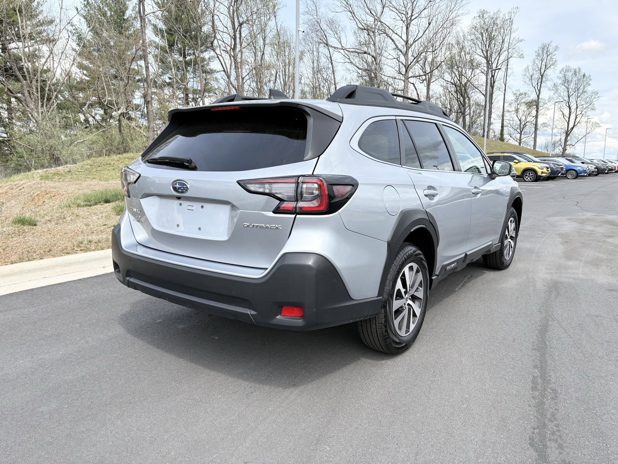 Used 2025 Subaru Outback Premium image 9