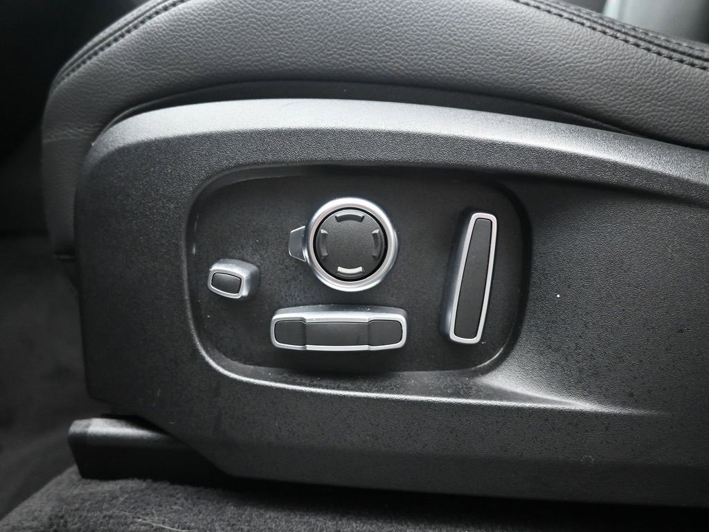 Used 2023 Jaguar F-PACE S image 22