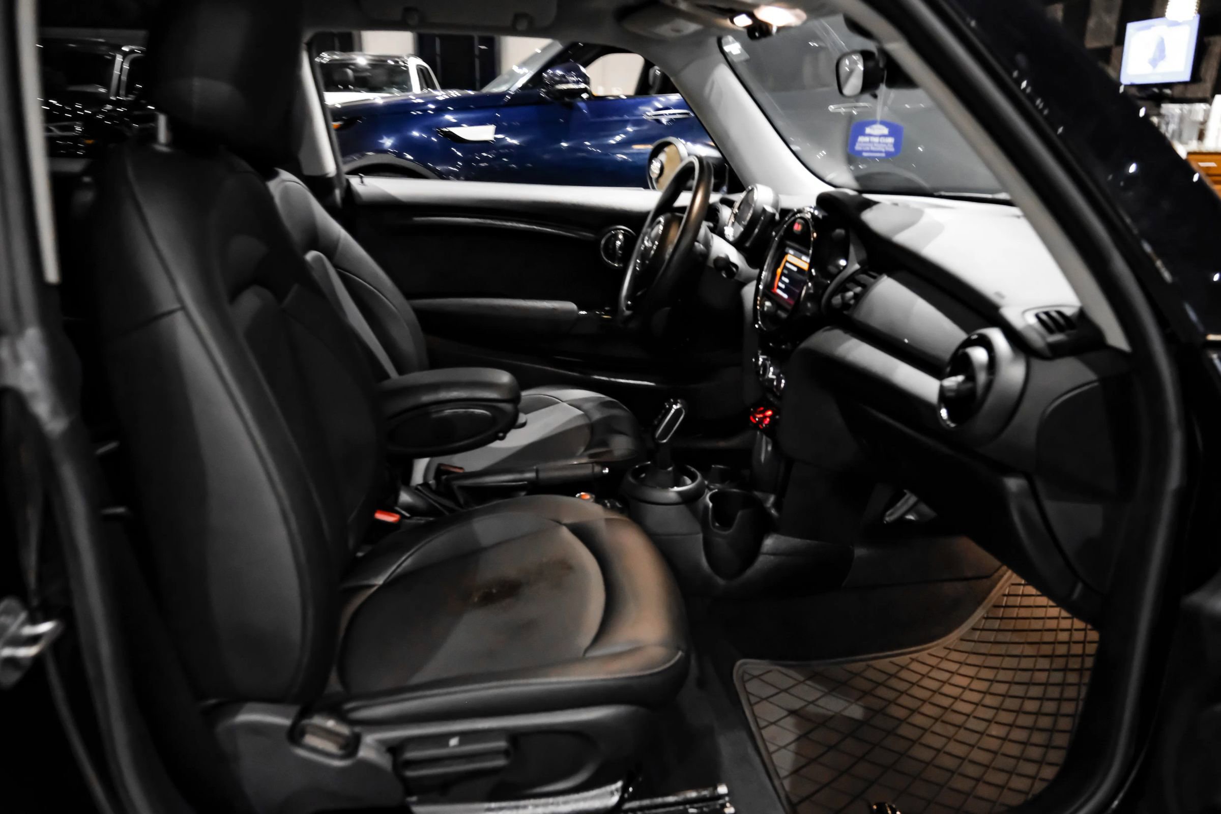 Used 2021 MINI Cooper 2-Door Hardtop FWD image 25