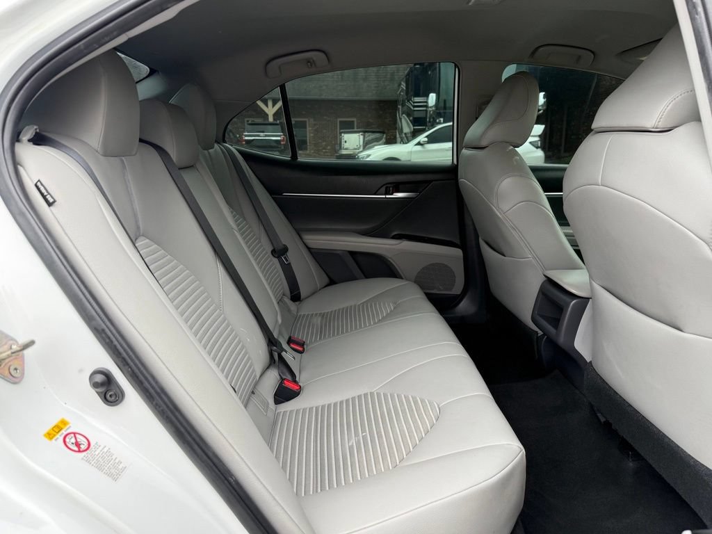 Used 2019 Toyota Camry SE w/ Convenience Package FWD image 15