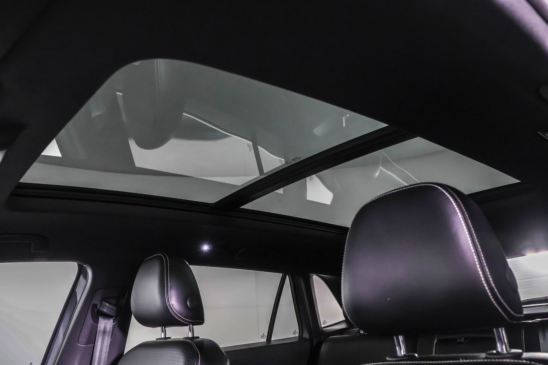 Used 2022 Volkswagen Atlas Cross Sport SEL image 13