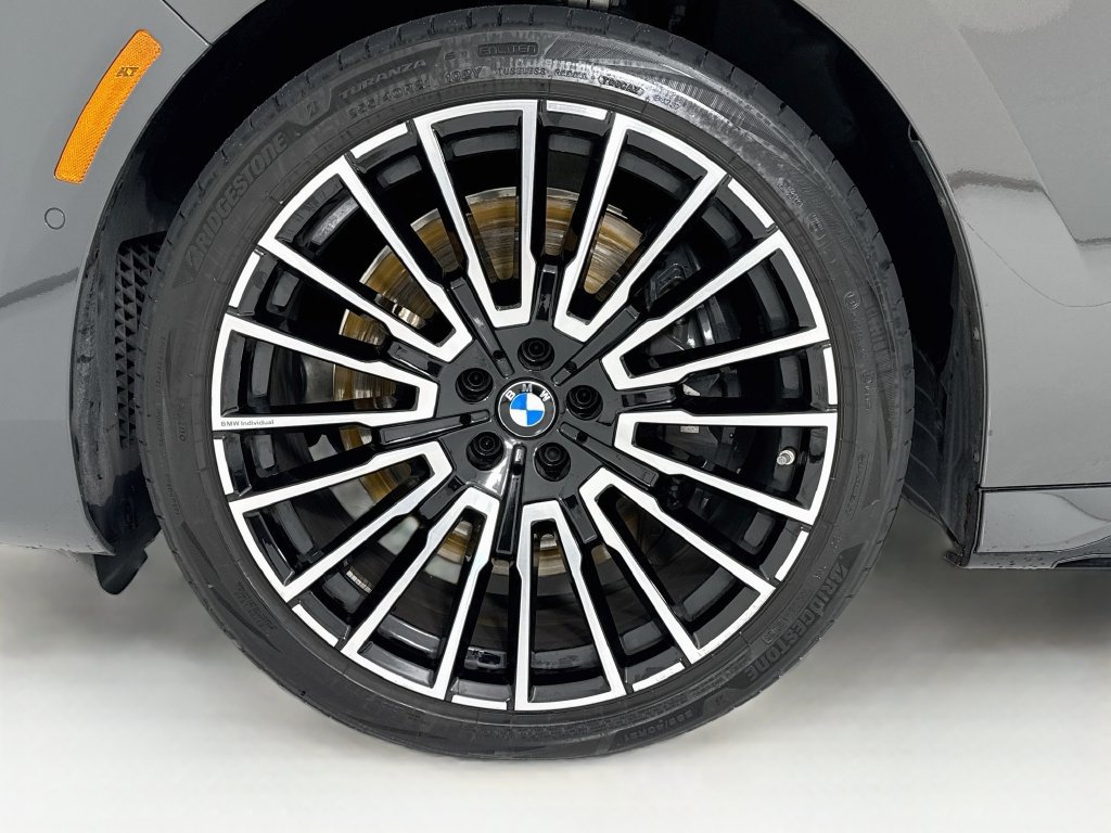 Used 2026 BMW 760i xDrive AWD/4WD image 31