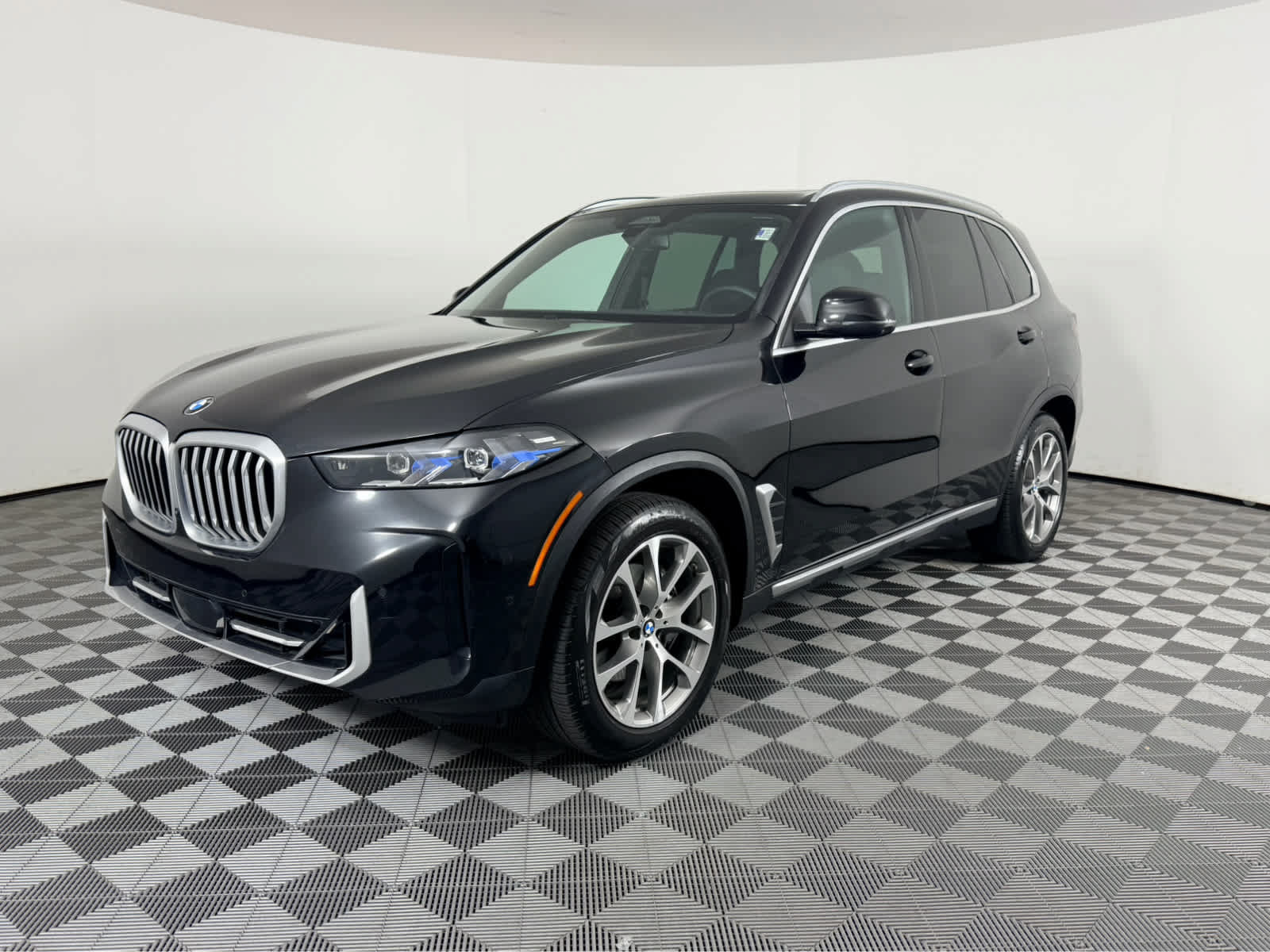 Used 2024 BMW X5 xDrive40i w/ Premium Package AWD/4WD image 7