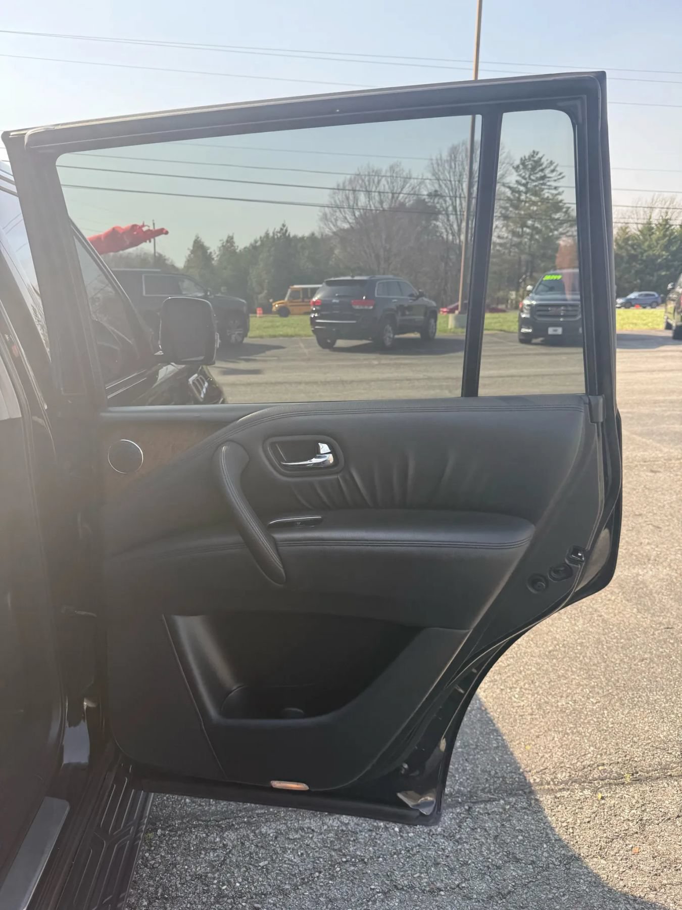 Used 2012 INFINITI QX56 4WD w/ Deluxe Touring Pkg image 34